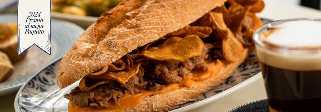 Paquito de El Montgó ganador del Premio al mejor Paquito de Valencia 2024 en Alenar Bodega Mediterránea — cordero desmigado con chips de boniato en pan artesanal.