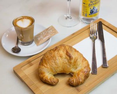 Café + Croissant o Napolitana chocolate