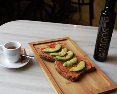 Café + Tostada con aguacate