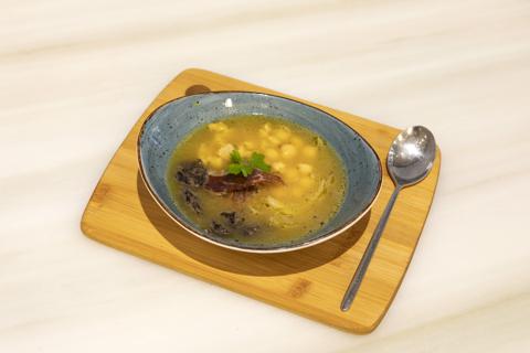 Caldo de cocido de figatells