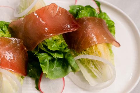 Cogollos de Tudela, cebolla, mojama y aceite de oliva extra de la Comunitat Valenciana