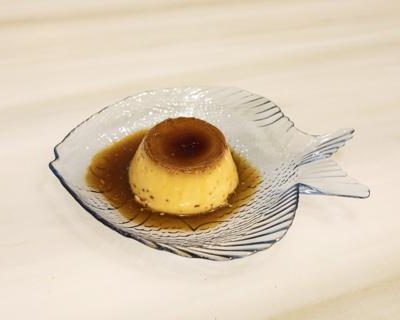 Flan de huevo con "efecto volcán"