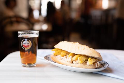 Pollo asado con all-i-oli de limón y tomillo y patatas asadas