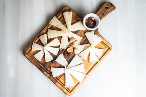 Quesos de Catí (Maestrazgo): semi-curado oveja, hierbas oveja, oveja y cabra