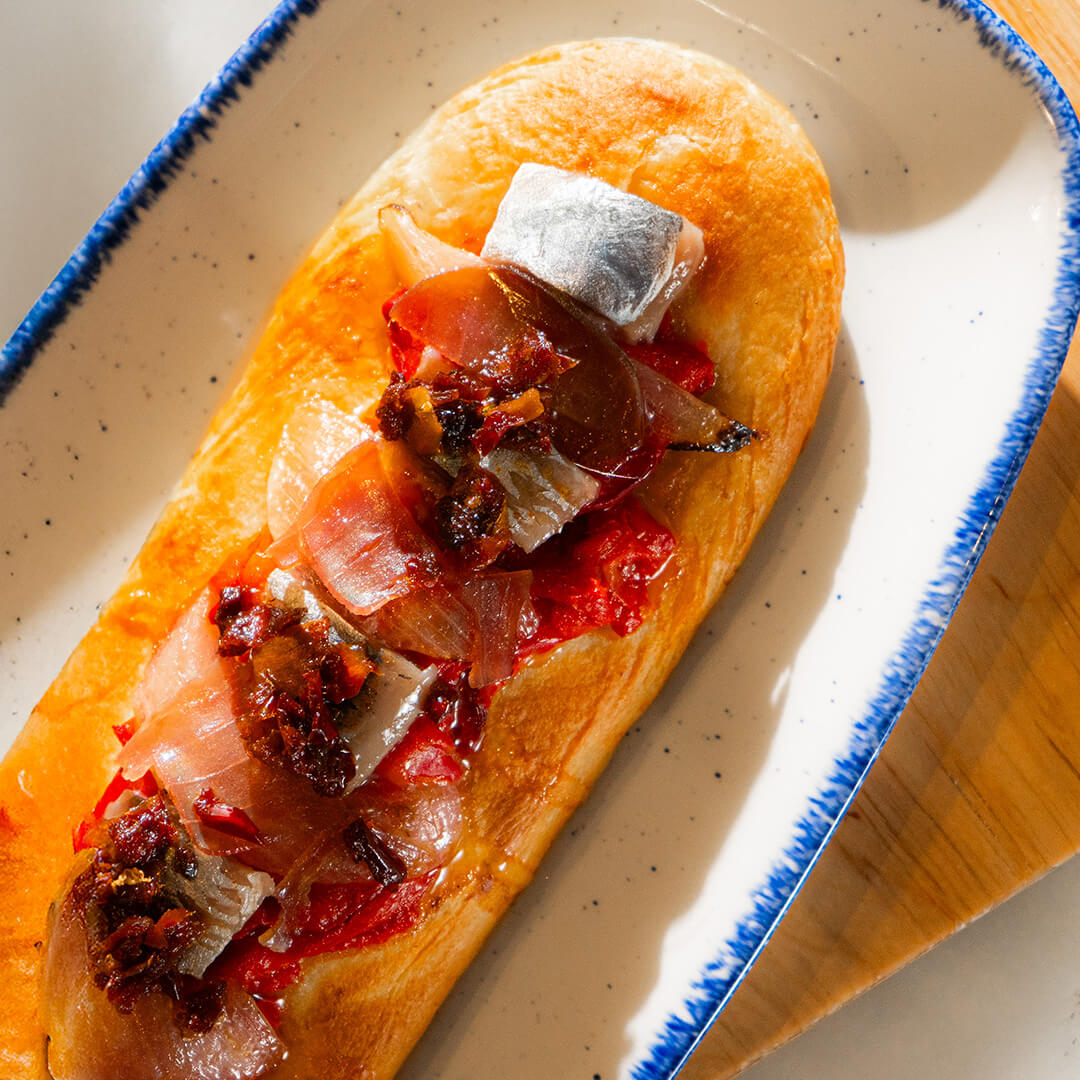 Pimientos Rojos Asados, Sardina, Mojama, Cebolla y Pericana de Bocairent