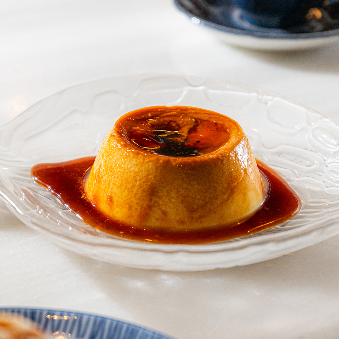 Flan de huevo con "efecto volcán"